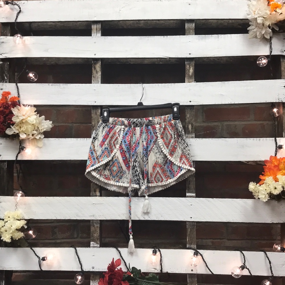 HOT KISS shorts